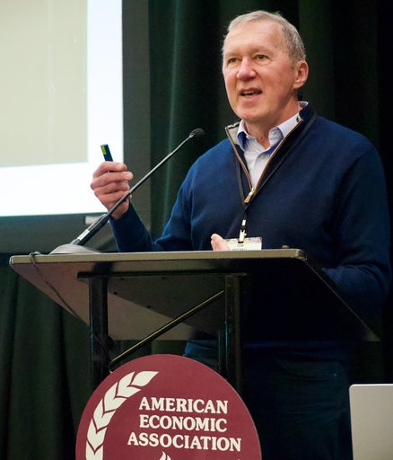 Portrait of Tom Mitchell